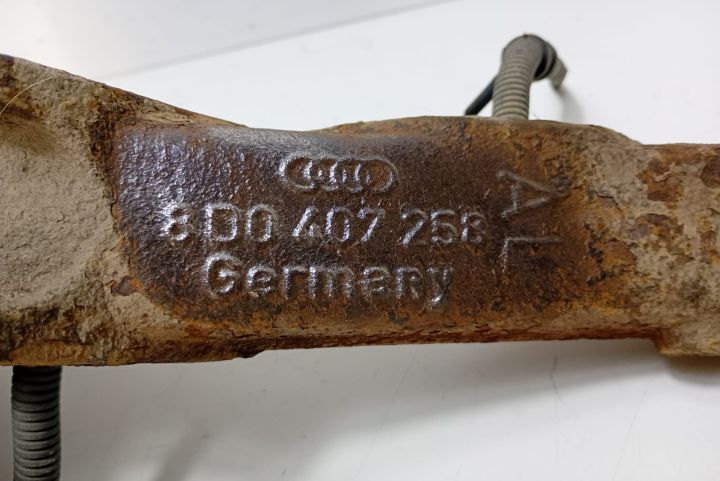 Fuzeta dreapta 8D0407258 Volkswagen VW Passat B5 seria