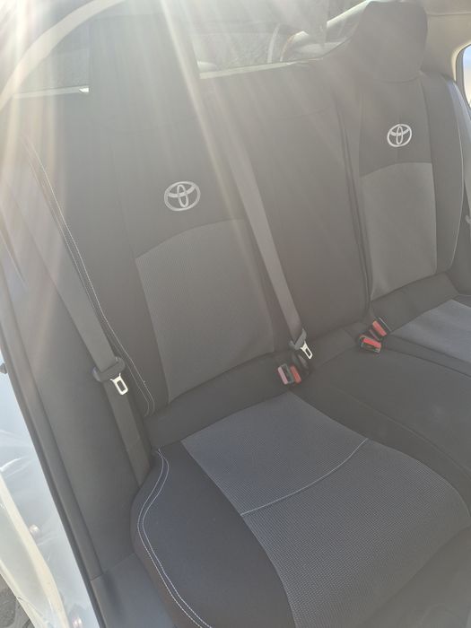 Huse auto Toyota Corolla sedan si Cross, Yaris Cross