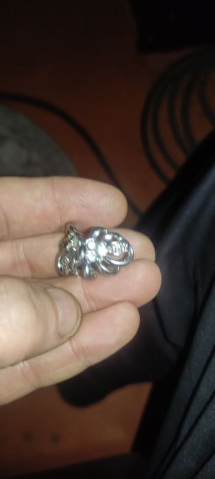 Продам серьги две пары