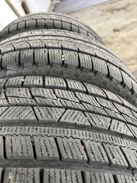 Продам резину 235/45/R18