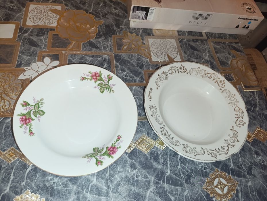 Две старинные тарелки для супа, японская и советская