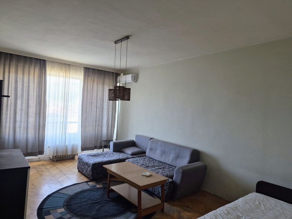 Продава се 2-ст. апартамент в саниран блок в жк. Димова махала, гр. Перник