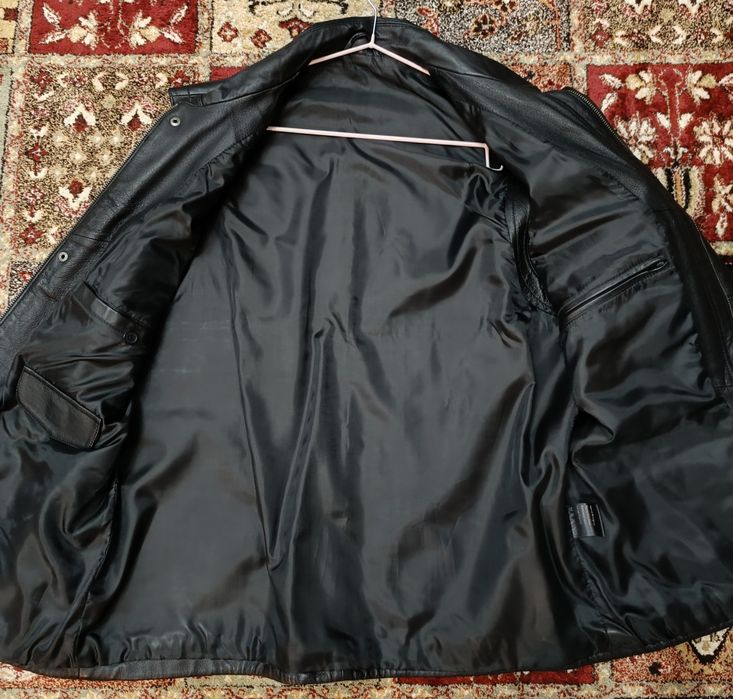 Продам кожаную безрукавку