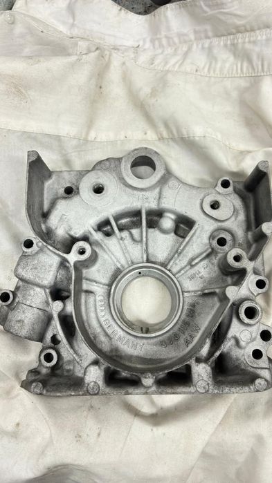 Маслены насос ауди C4 2.8