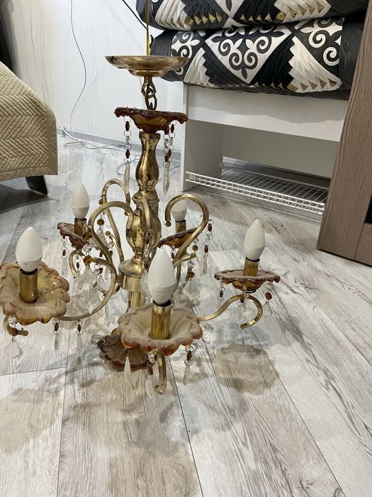 Продам люстры.