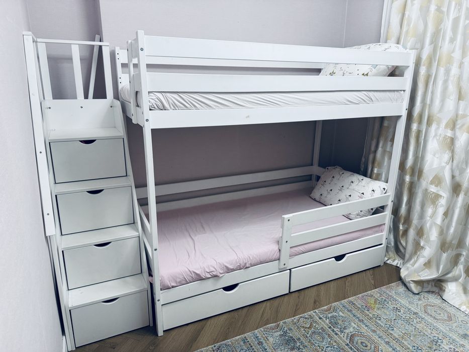 Детский кровать вместе столиком