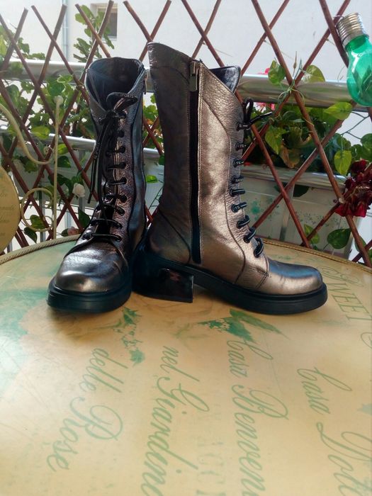 Ботуши в сребрист цвят естествена кожа