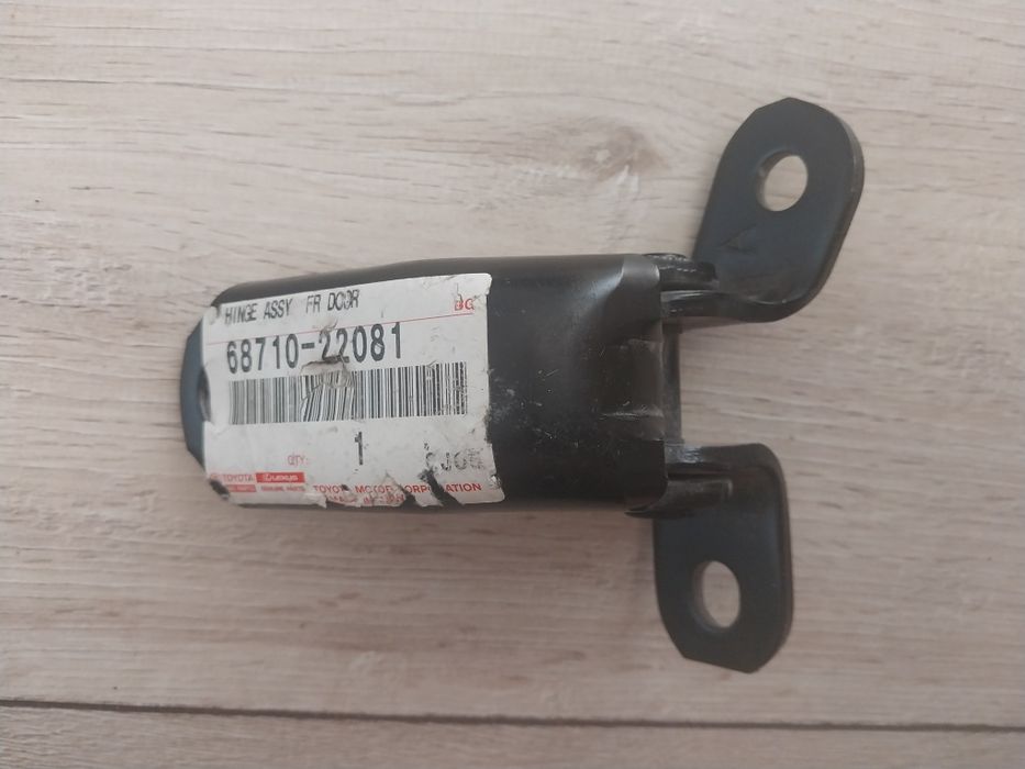 Продам петлю двери Toyota/Lexus