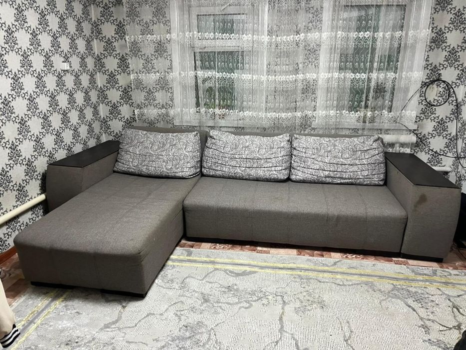 Продам Диван для зала