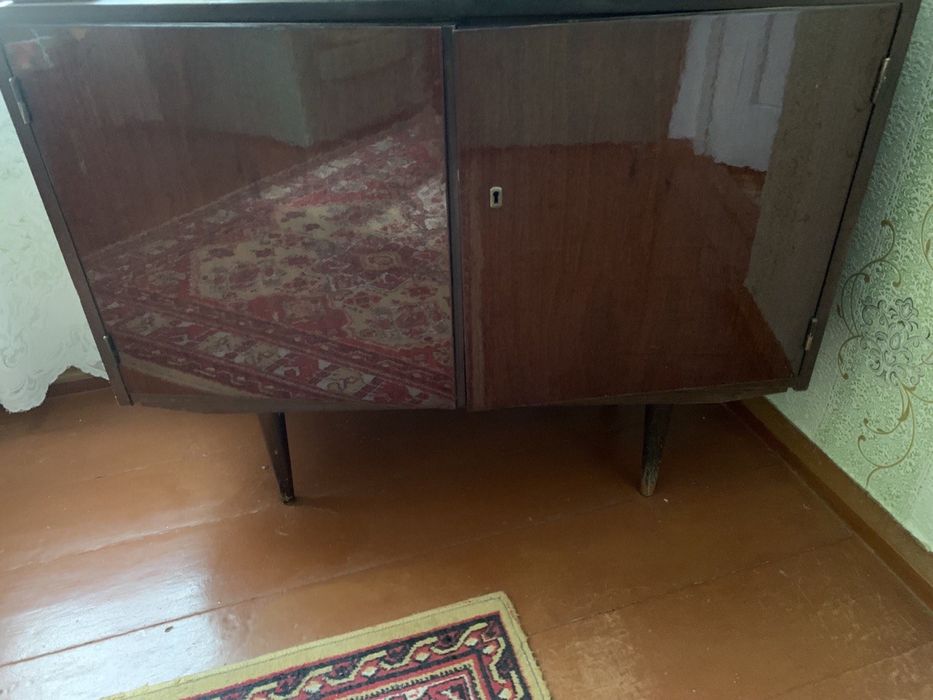 МЕБЕЛЬ: сервант, 2 тумбы  под тв, шифоньер, кух гарнитур, 2 кресла