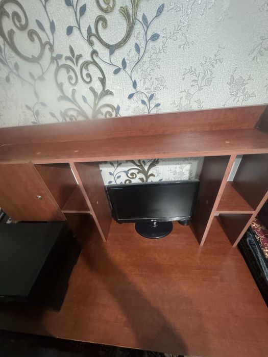 Комьпютерний стол.