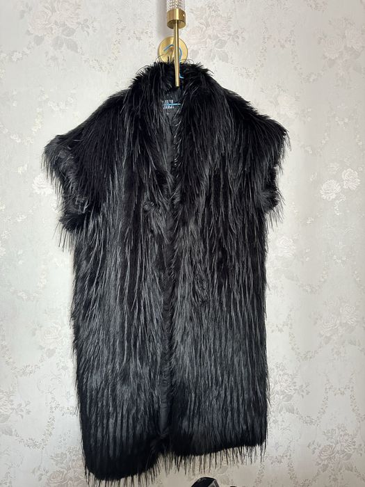 Безрукавка эко-мех страус