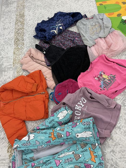 Продается очень много одежды на девочку