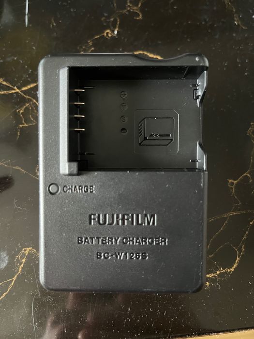Зарядно устройство FujiFilm BC-W126S