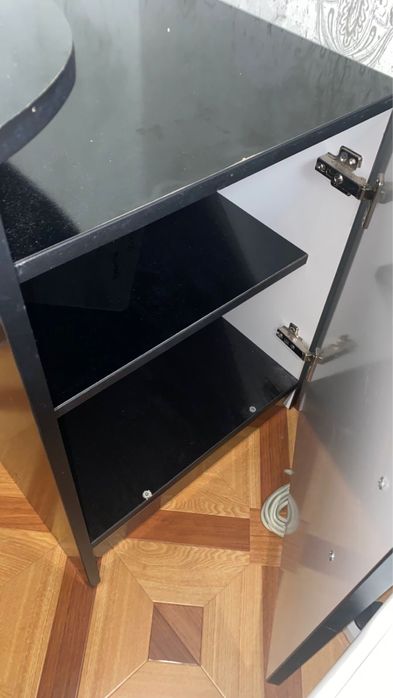 Туалетный столик с зеркалом