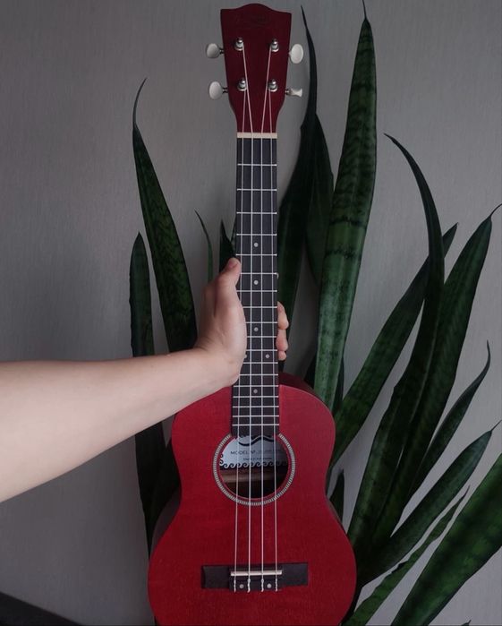 Продам укулеле тенор новая самая сочный цвет
