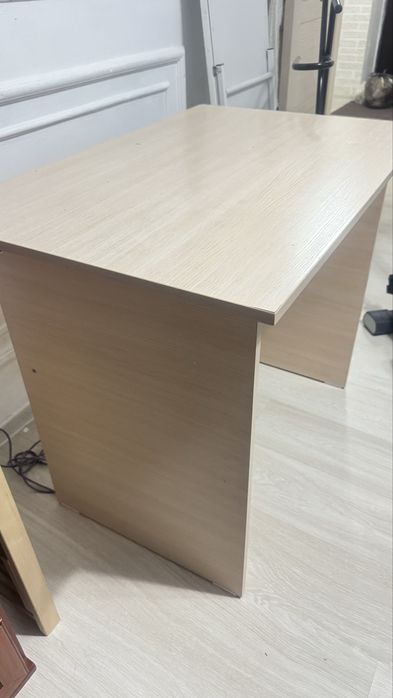 Стол офисный  и тумбочка