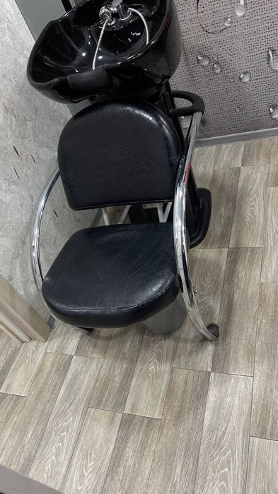 Калтсода 1 хонали Салон сотилади