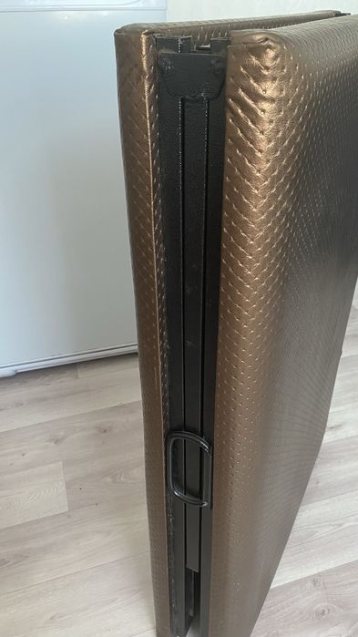 Продам  кушетку складную .