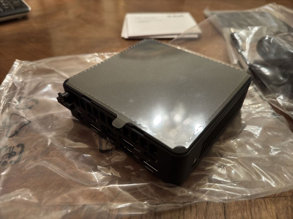Vând  mini pc Intel NUC11TNKv5, nou !