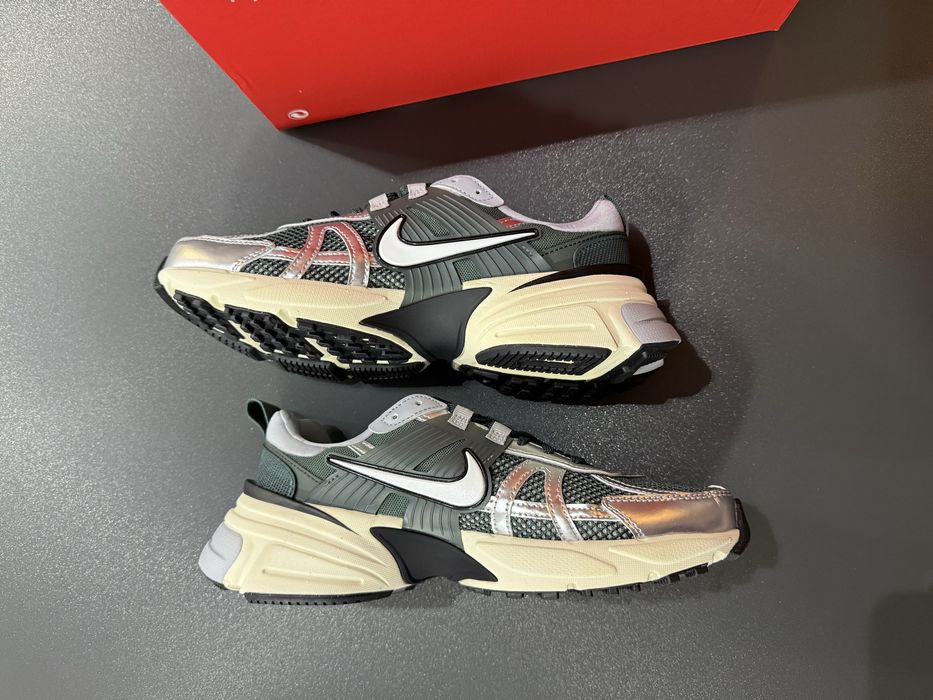 adidasi originali NIKE V2K Run, noi in cutie marime 39  /