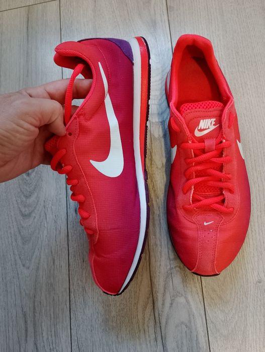Adidași Nike măr 40