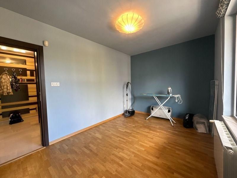 Тристаен апартамент  С ГАРАЖ в ж.к. Бояна.