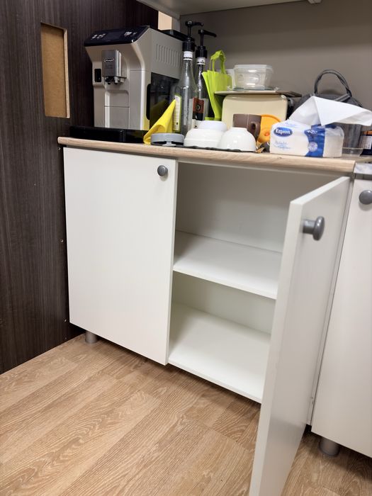 кухоная гарнитура бела