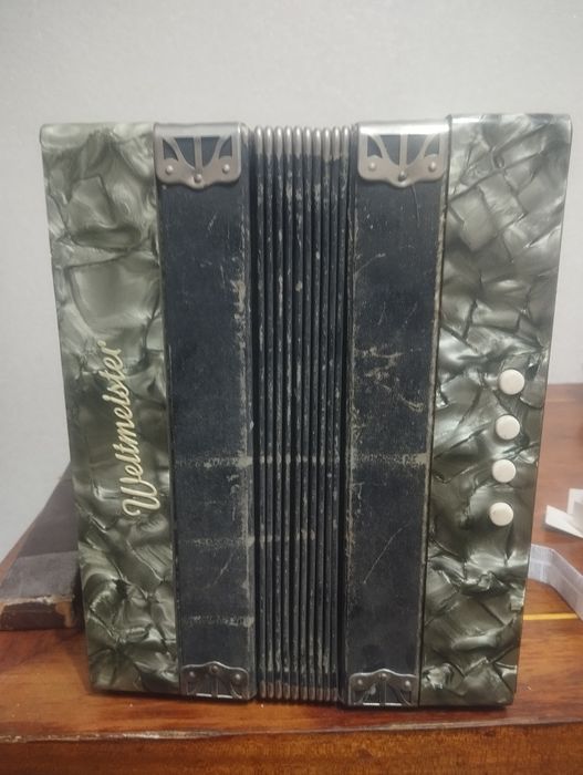 Продам гармонь,производство Германия!