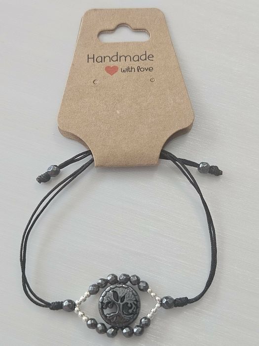 Гривна от конец с фасетирани сребърни топчета