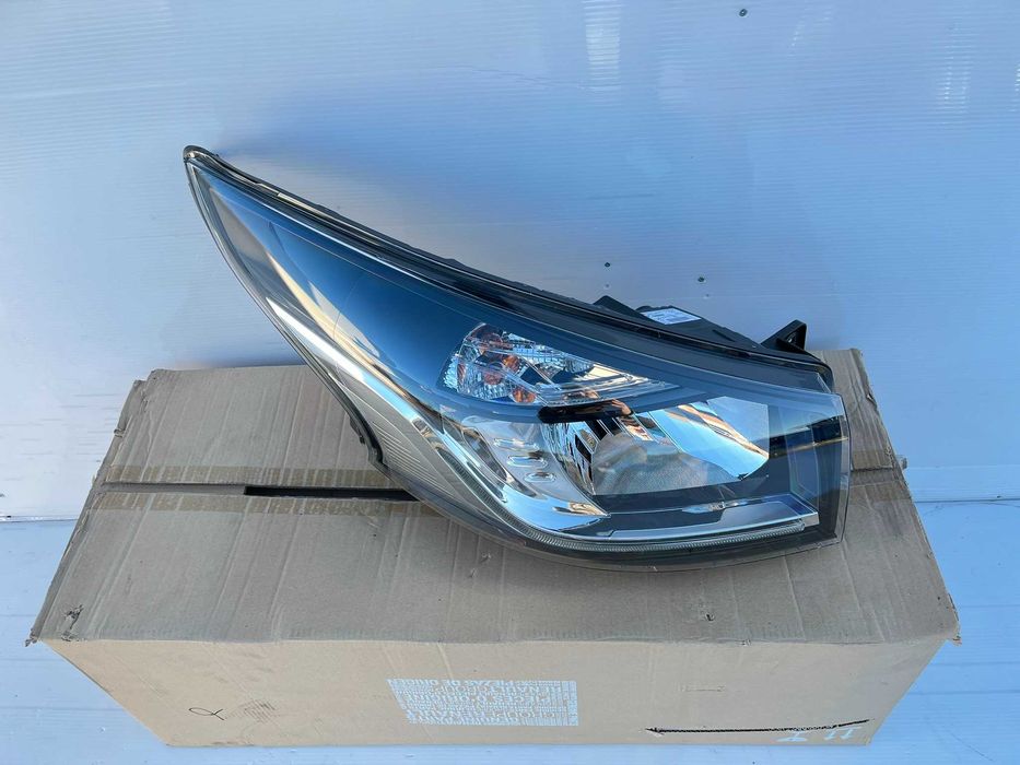 Far dreapta Renault Trafic 3 2015+ nou original Renault daylight