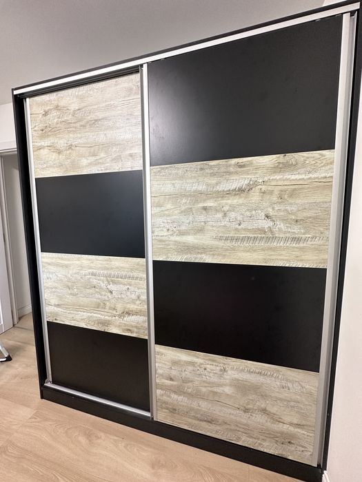 Неизползван Гардероб с плъзгащи врати
