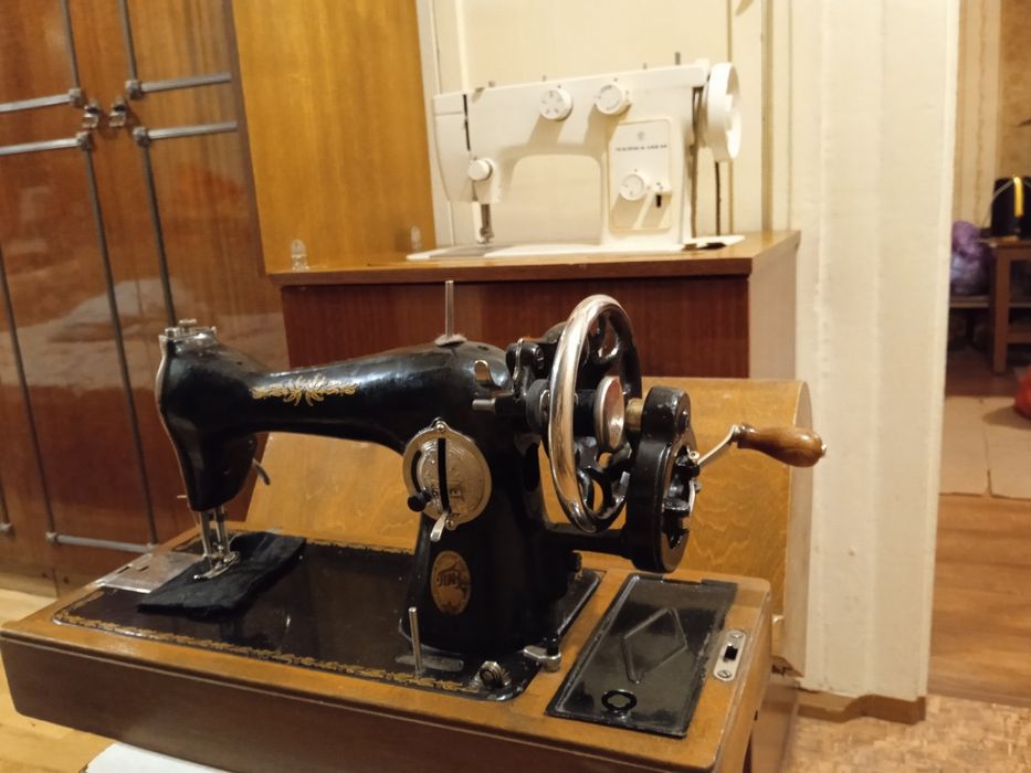 Машинки швейные бу