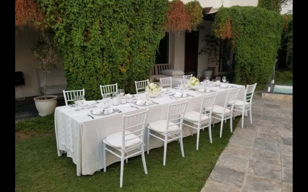 INCHIRIEZ mese și scaune,veselă completă,pavilioane + alte servicii !