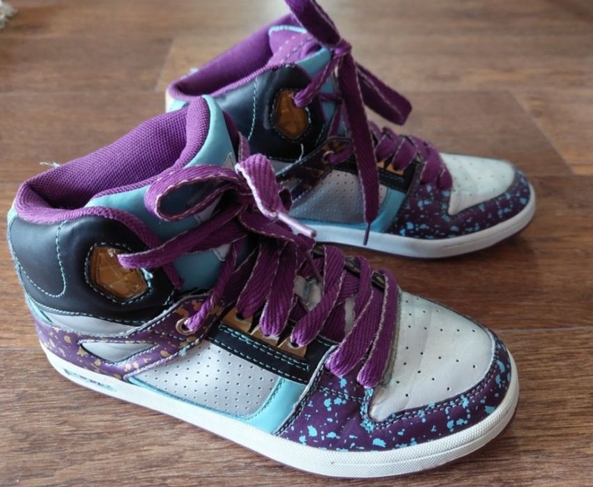 Продам кроссовки