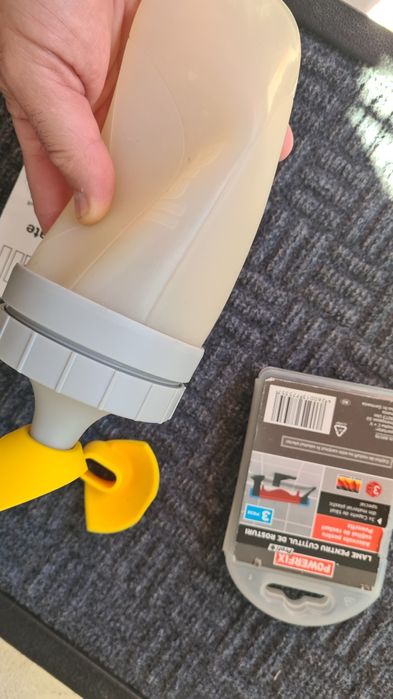 Dispozitiv pt rostuit din silicon + lame curățat rosturi