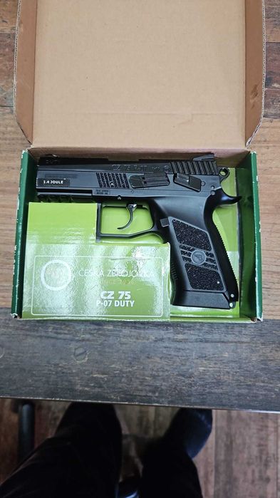 Vând pistol airsoft ASG CZ P-07 Duty CO₂, calibru 6 mm BB.