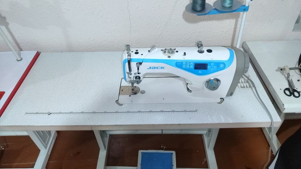 Продам швейную машинку