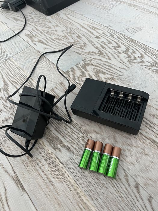 Зарядное устройство Duracell CEF14+2AA2AAA MON с батарейками