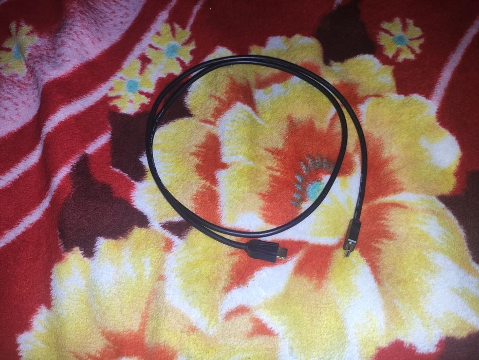 Кабель Hdmi.     .