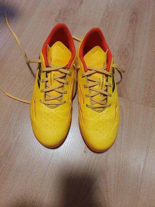 Бутонки за футбол н.38/24 см.