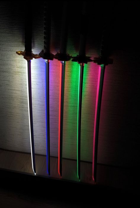 Светящийся мечи из Клинка рассекающий демонов