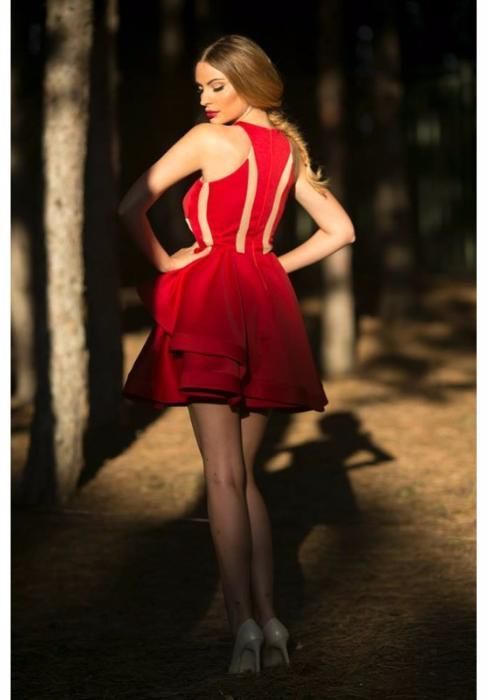 Червена рокля