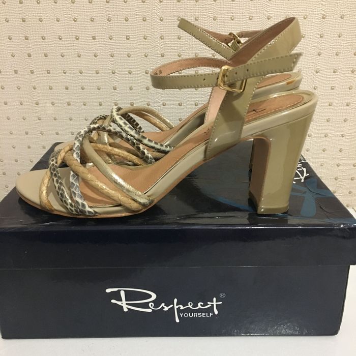 Продам босоножки женские