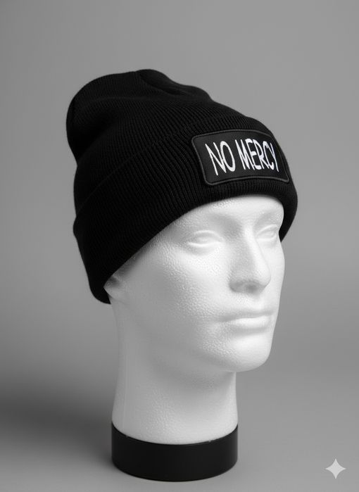 Зимна бродирана шапка