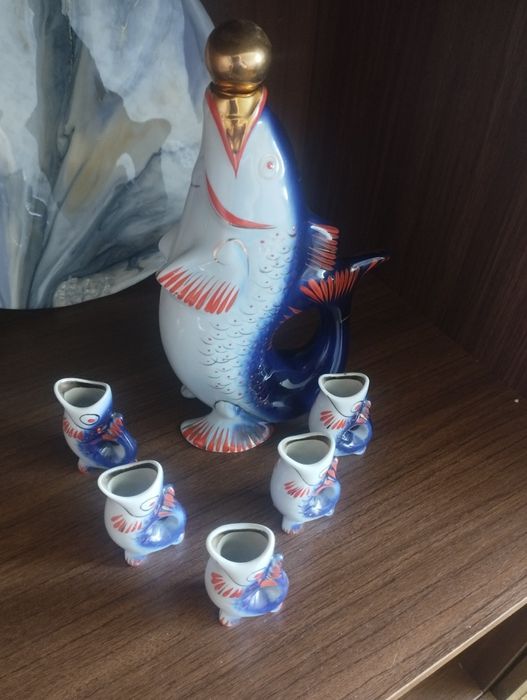 Графин и 5 рюмок Рыбки из фарфора