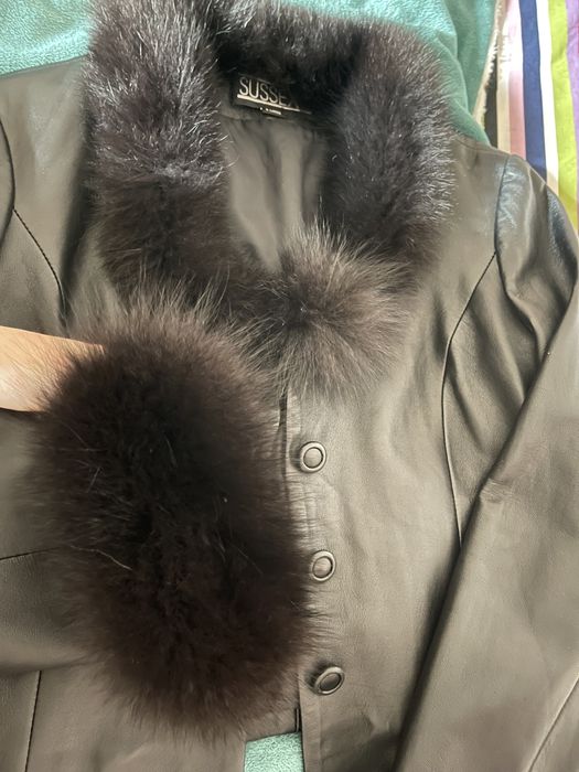 Vand haina dama piele si blana naturala