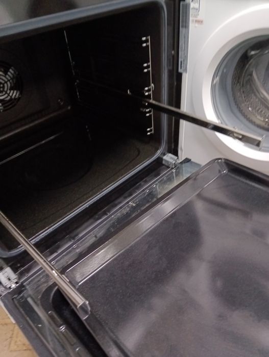 Свободно стояща печка с керамичен плот VOSS   с две години Гаранция!