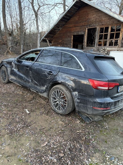 Avariat Audi A4 2016 2.0  150 cp