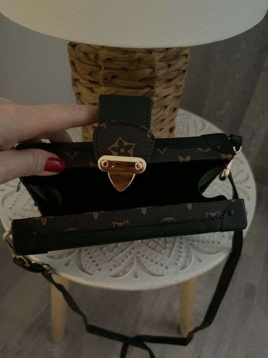 Дамска чанта в кафяво